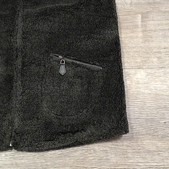 Mo:Vint Anthropologie Black Faux Sherpa Vest - Picture 9 of 10